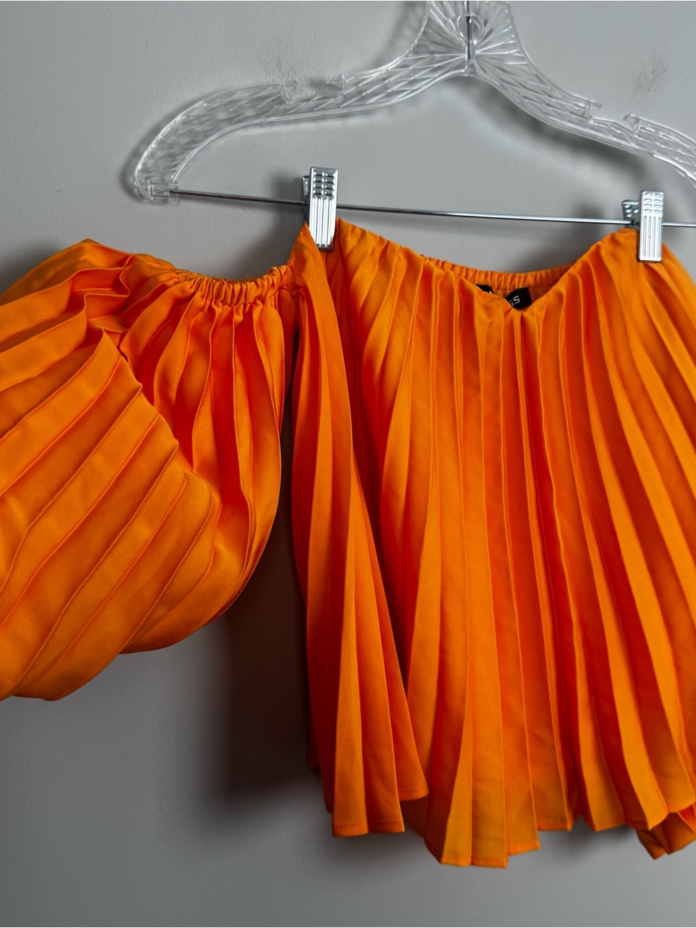 EXPRESS | NEW Off-the-Shoulder Pleated Orange Blouse Women’s Size Medium - Picture 9 of 9